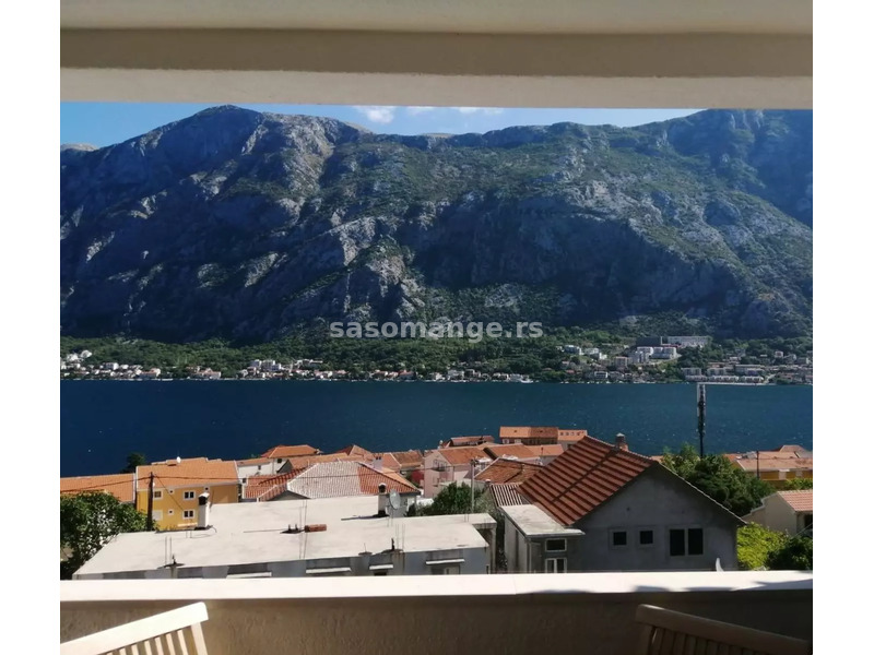 Vila u Prčnju sa bazenom i odličnim pogledom na more, Kotor