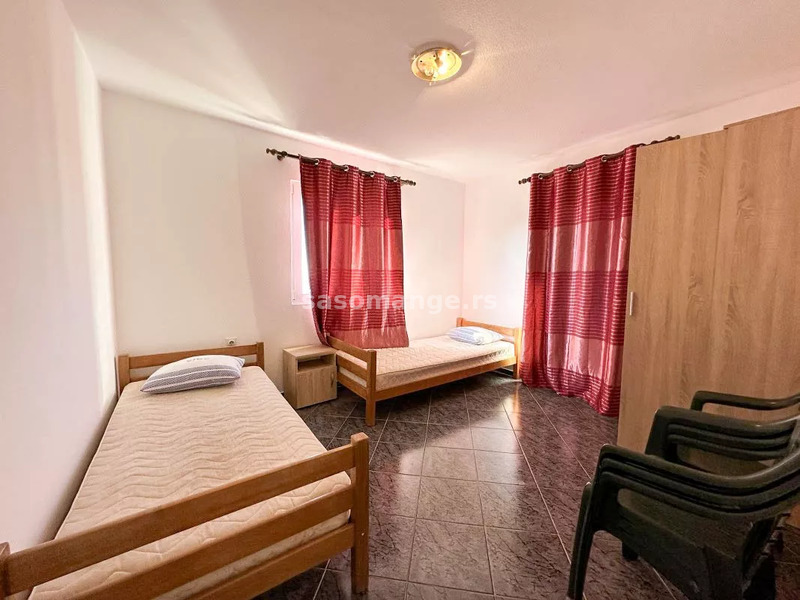 Kuća sa tri apartmana, Dobre Vode