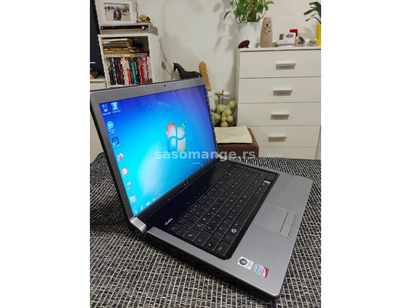 Dell Studio 1557 250GB/3GB/15.4 LED/ baterija 1.5h