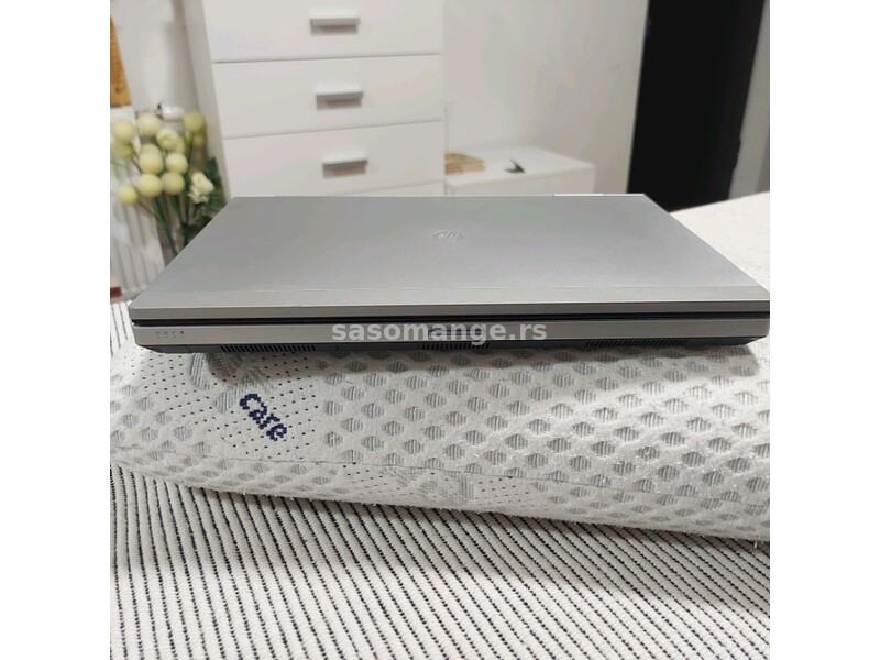 HP EliteBook 500GB/4GB/13' LED /i3/ odlican