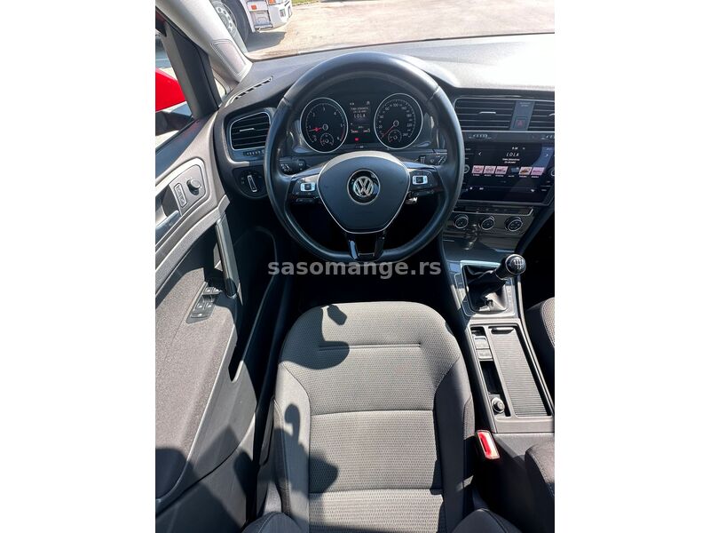 Volkswagen Golf 1.6 TDI KREDITI NA LICU MESTA