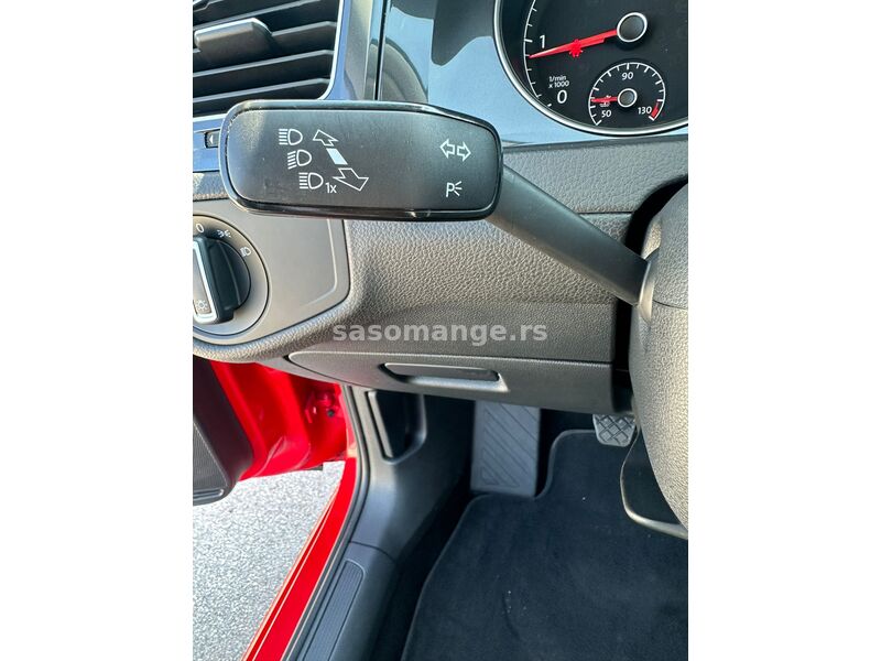 Volkswagen Golf 1.6 TDI KREDITI NA LICU MESTA