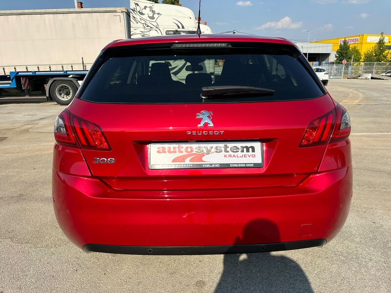 Peugeot 308 1.2 KREDITI NA LICU MESTA