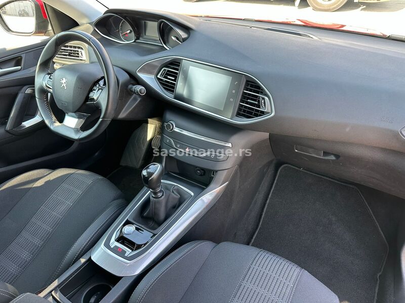 Peugeot 308 1.2 KREDITI NA LICU MESTA