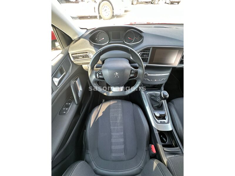 Peugeot 308 1.2 KREDITI NA LICU MESTA