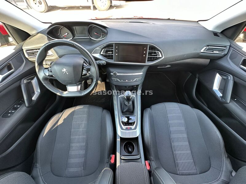 Peugeot 308 1.2 KREDITI NA LICU MESTA