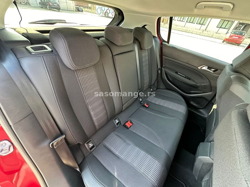 Peugeot 308 1.2 KREDITI NA LICU MESTA