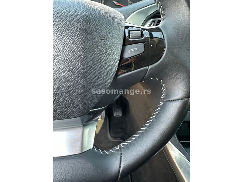 Peugeot 308 1.2 KREDITI NA LICU MESTA