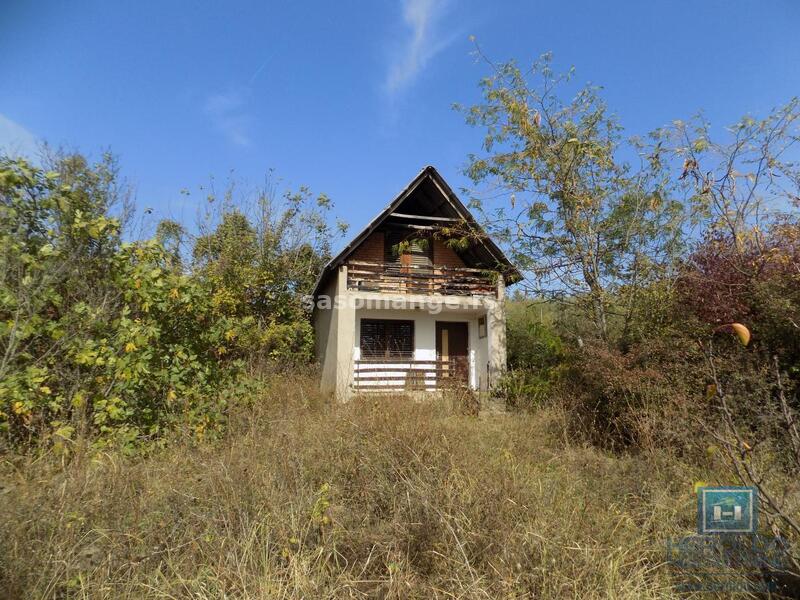 Vikend kuća na prodaju sa vecim placem