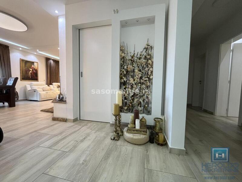 Luksuzan penthouse u širem centru Jagodine