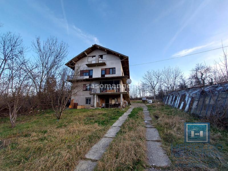 Kuća od 360m2 u selu Šantarovac na 33,92a placa