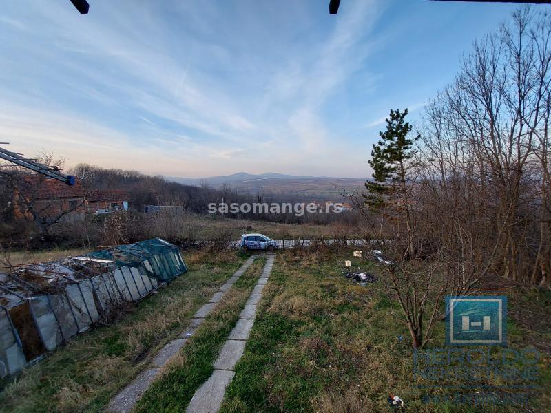Kuća od 360m2 u selu Šantarovac na 33,92a placa