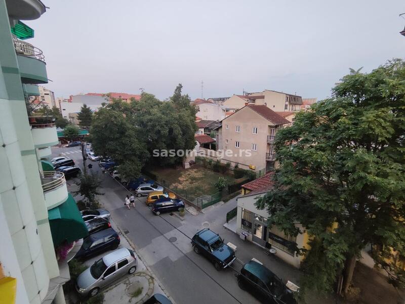 Komforan jednosoban stan u srcu Jagodine sa parking mestom