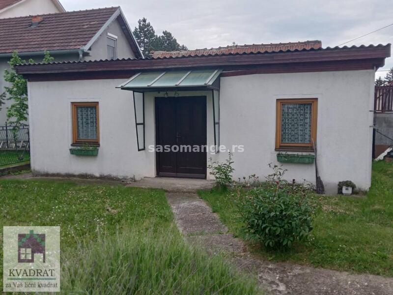 Kuća 180 m + pomoćna kuća 30 m, 10 ari, Obrenovac, (POLUNAMEŠTENA) 165 000