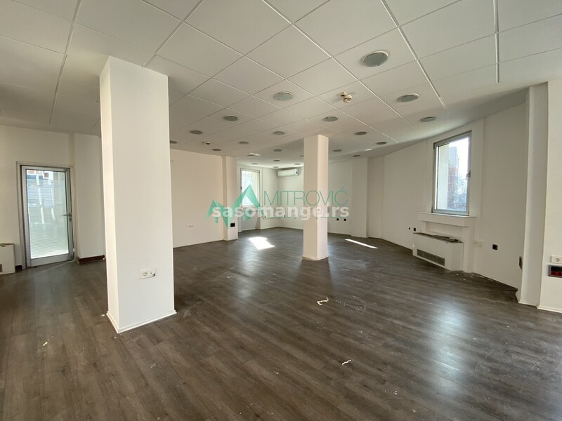 Poslovni prostor, 240m2+ 112m2 terase, Bulevar oslobođenja.