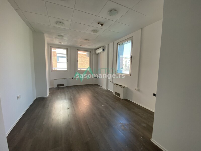 Poslovni prostor, 240m2+ 112m2 terase, Bulevar oslobođenja.