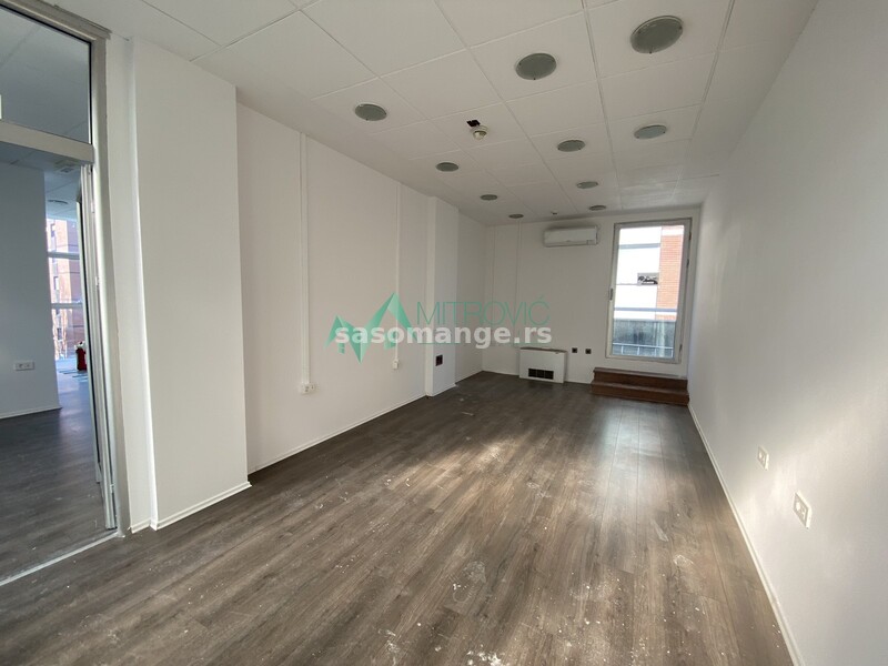 Poslovni prostor, 240m2+ 112m2 terase, Bulevar oslobođenja.