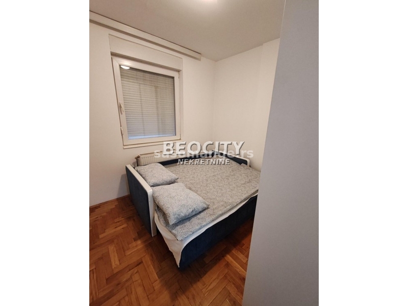 Novi Sad, Bulevar patrijarha Pavla, , 1.5, 35m2