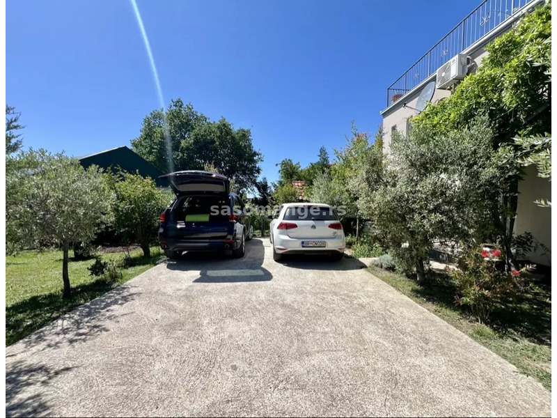 Prodaje se kuća sa baštom i prekrasnim pogledom na planinu u Šušnju, Bar