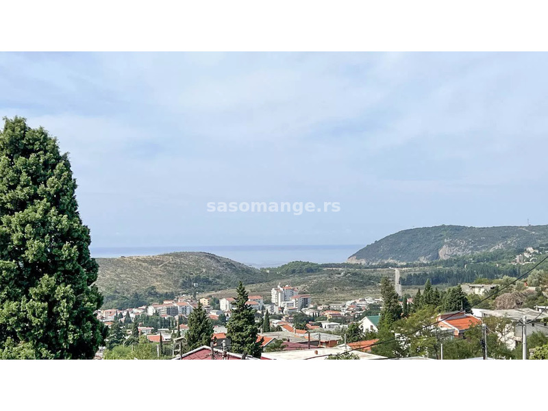 Kuća u Sutomoru sa pogledom na more i planine