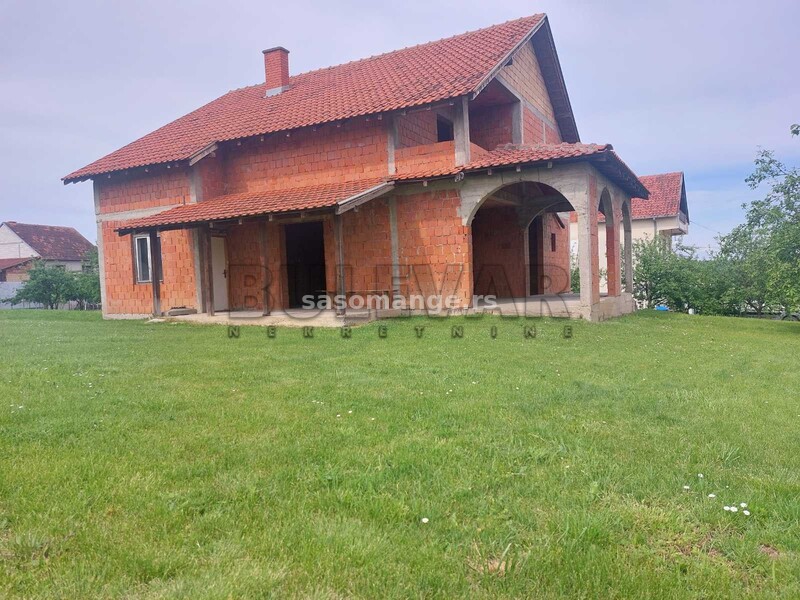 Kuća u Kragujevcu Denino brdo, 245 m2, plac 1434 m2