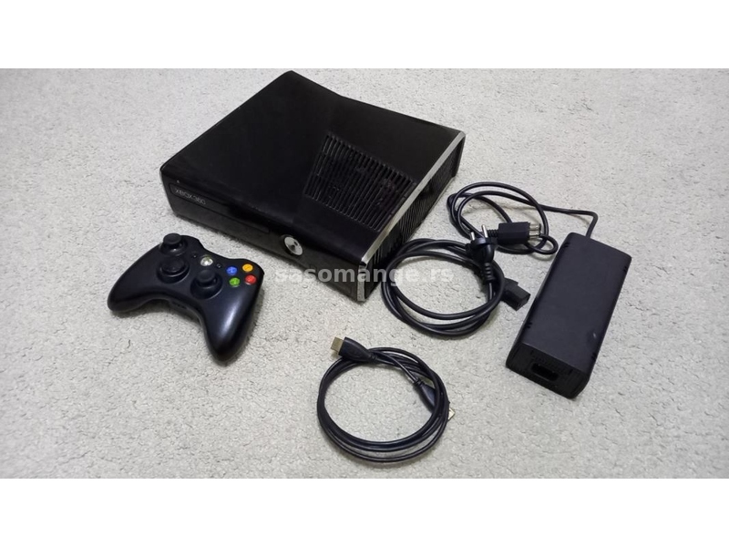 Xbox 360 ČIPOVAN, 250GB Slim, pun igara (oko 70 igara)
