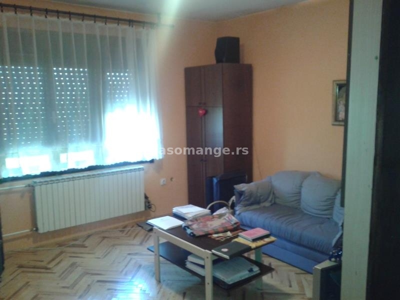 LEPA SPRATNA KUĆA, SAM CENTAR KULE. TOP LOKACIJA, ODMAH USELJIVA. CENA: 82.650,-EUR