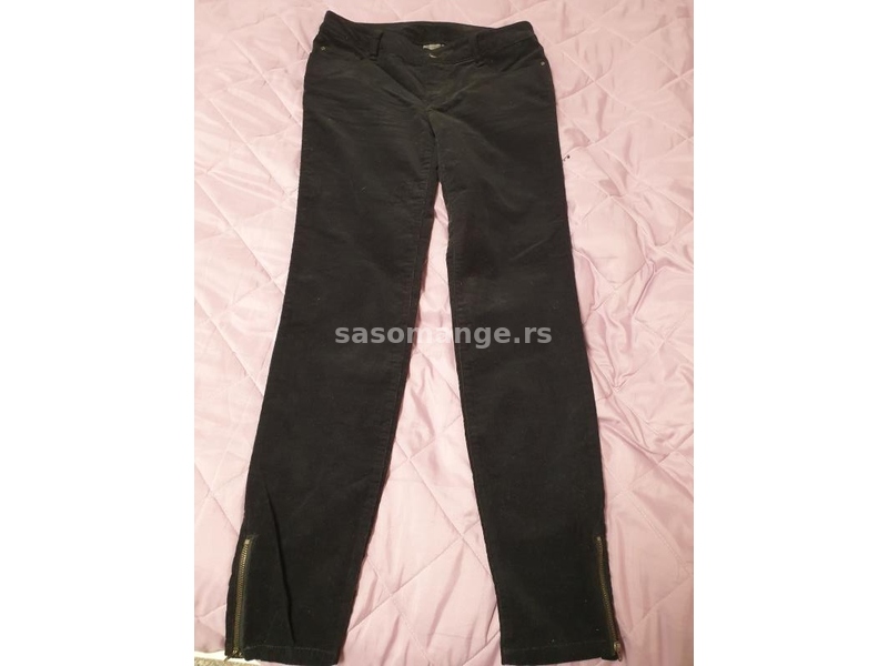 Crne somotske pantalone