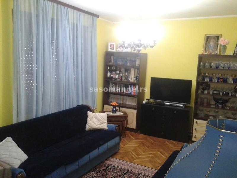 LEPA SPRATNA KUĆA, SAM CENTAR KULE. TOP LOKACIJA, ODMAH USELJIVA. CENA: 82.650,-EUR