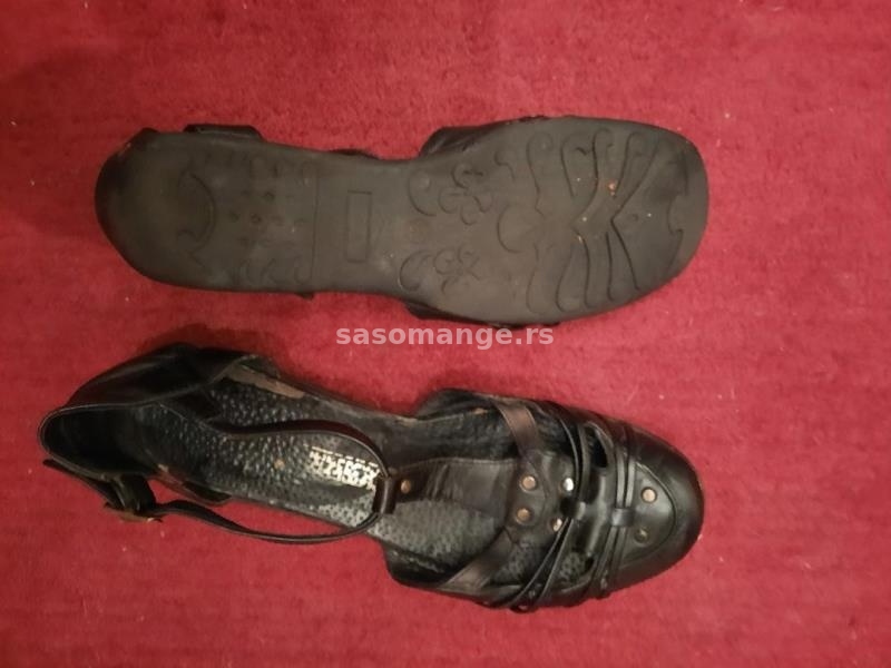 Kozne crne sandale broj 38