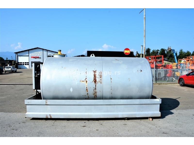Cisterna za gorivoCOSMEC 9000 2008 godište.