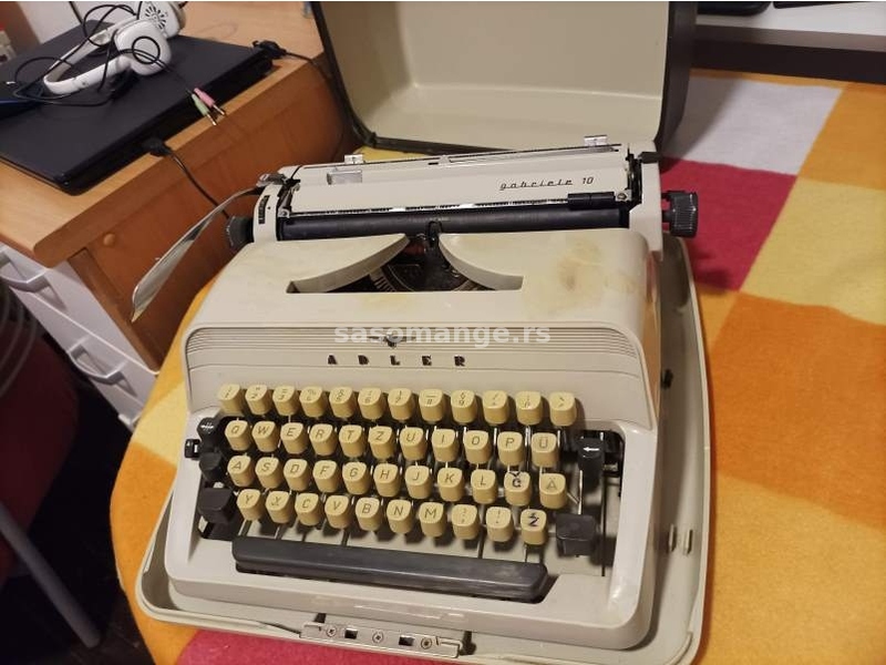 Pisaća mašina Alder nemačka mašina u svom kofe