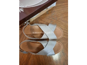 Nove srebrne sandale br.38