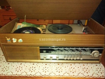 Stari radio sa gramofonom