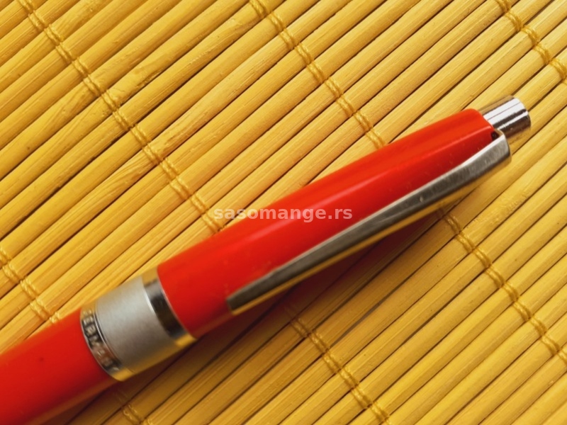 Stara crvena hemijska olovka Pelikan