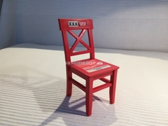 Rote Stuhl – Crvena stolica