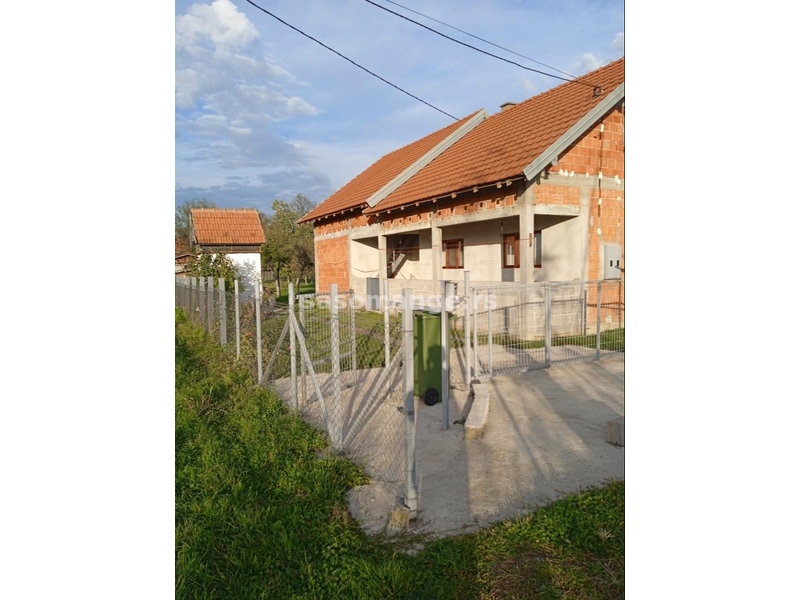 Kuća na prodaju u okolini Obrenovca