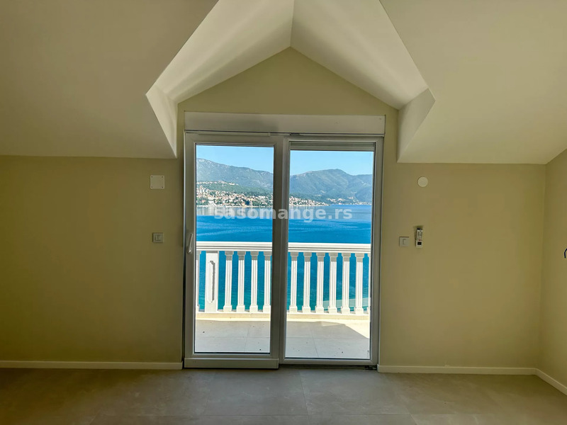 Nova zgrada sa više apartmana na trećoj liniji do mora, Njivice, Herceg Novi