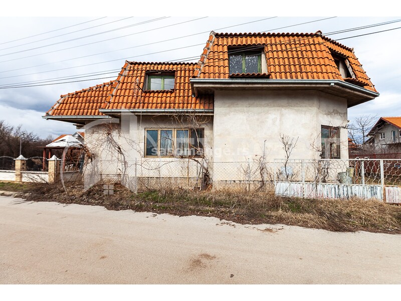 Prodaje se kuća u Donjoj Vrežini u blizini Andži kompani salona keramike