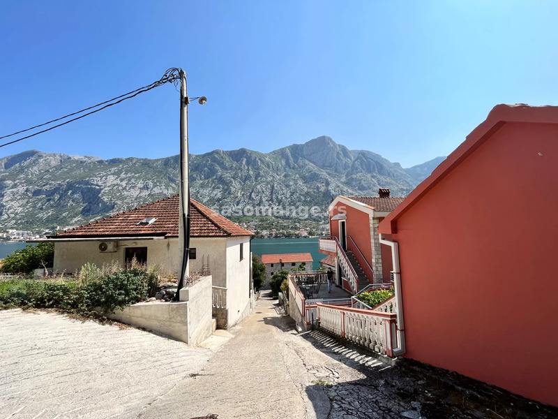 Građevinski plac udaljen na 50 metara od mora, Muo, Kotor