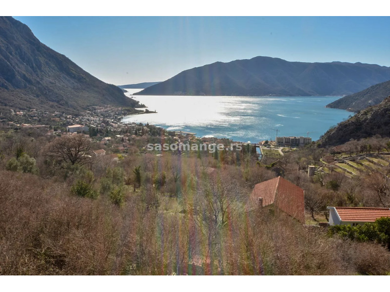 Nova moderna vila sa velikim placem i panoramskim pogledom na more, Risan