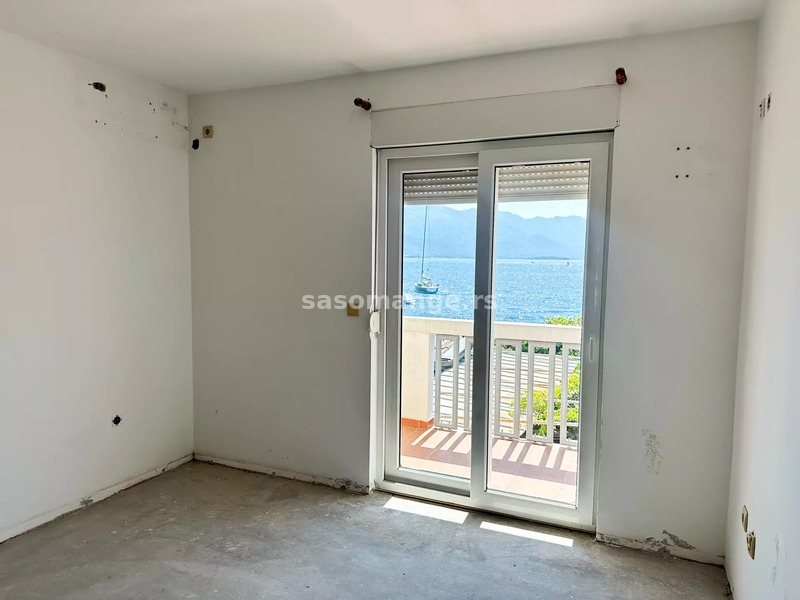 Kuća za renovaciju na prvoj liniji do mora, Herceg Novi, Đenovići