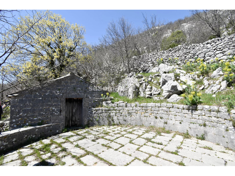 Kamena kuće i ruševine na mirnom mjestu, Kameno, Herceg Novi