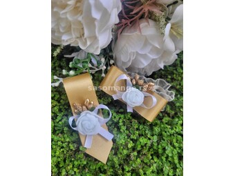 Cvetići za kićenje svatova - zlatna/bela