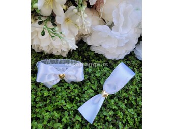 Cvetovi za kićenje gostiju - bela traka / zlatno srce