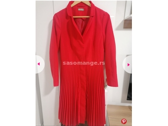 Crveni mantil haljina