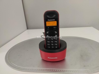 Prelep Panasonic telefon crno-crveni+Baterije.