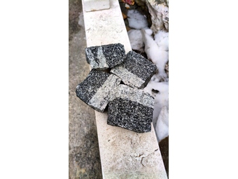 Granitna kocka prodaja i ugradnja Ugradnja granitne kocke 0641111919