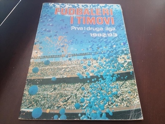 Fudbaleri i Timovi 1982 83 album za slicice polovan solidno ocuvan delimicno popunjen
