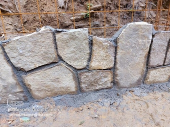 Majstori za zidanje kamenom, ugradnja kamena i granite kocke. Najpovoljnije cene kamena i ugradnje